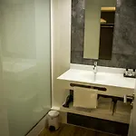 Отель Mir 4*