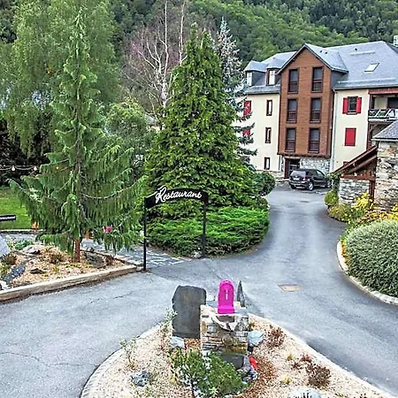 Hotel Mir